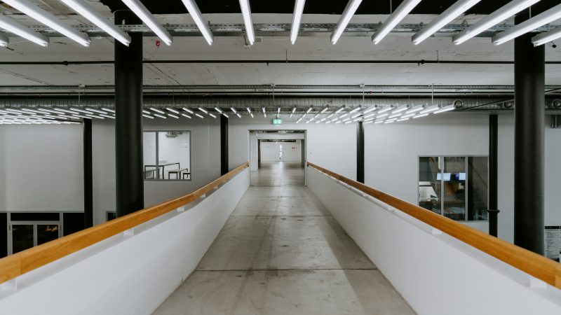 multiple linear fixtures in a commercial building with fluorescent bulbs